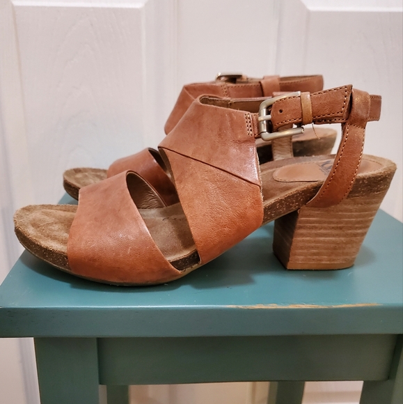 Softt brand open toe sandal, Size 8.5M, in Caramel - Picture 5 of 9